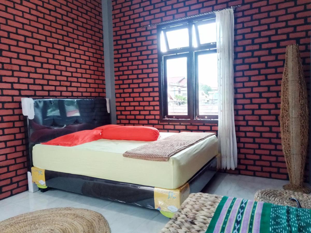 Kurnia Homestay Ternate Eksteriør billede