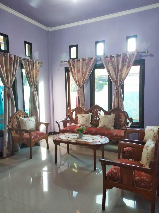 Kurnia Homestay Ternate Eksteriør billede